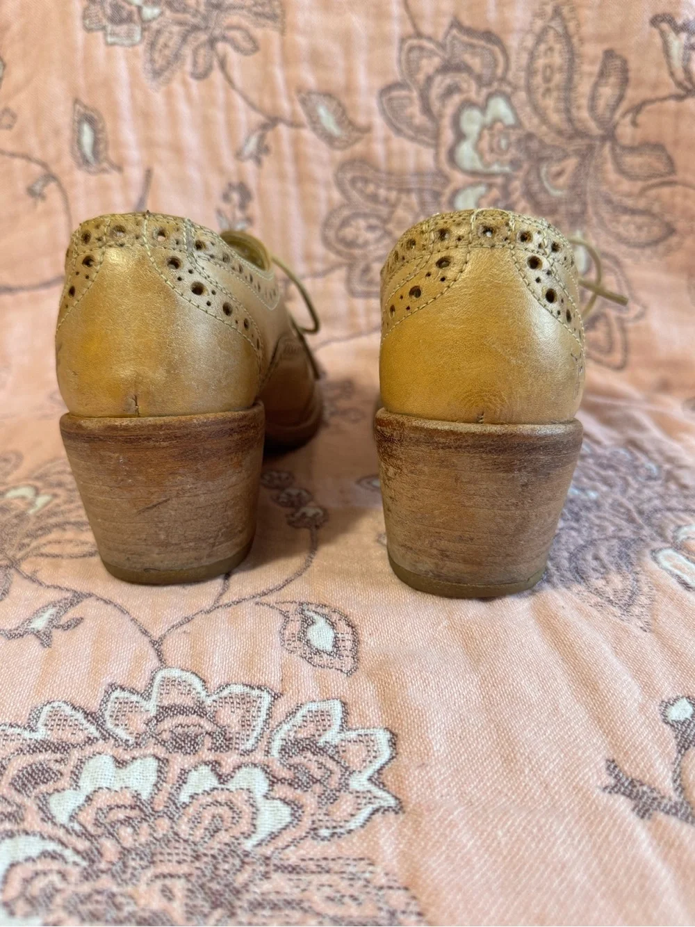 FRYE Maggie Wingtip Oxford Heeled Shoes Tan Leather Brogue Block Heel 74500 6B